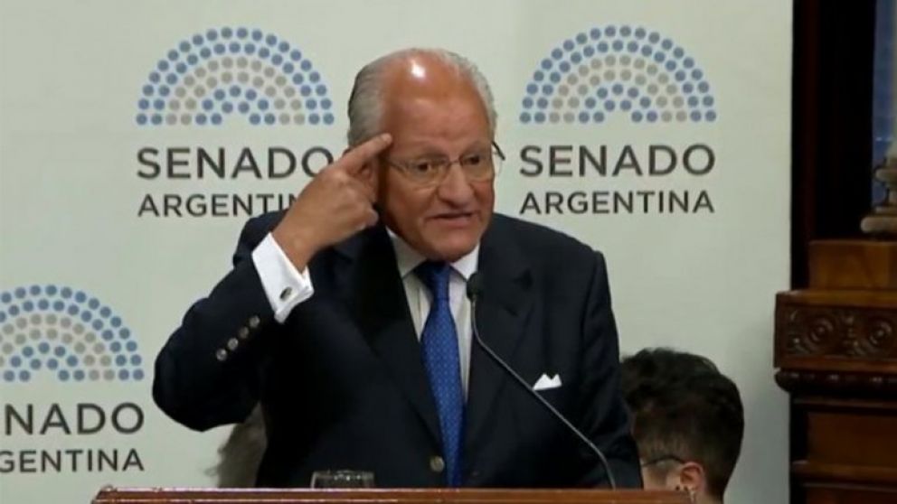 Albino puso en duda la efectividad del preservativo contra el VIH