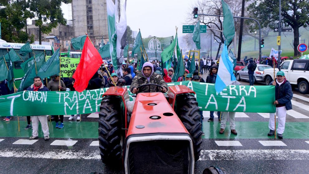Tractorazo: pequeños productores reclaman un subsidio al monotributo social