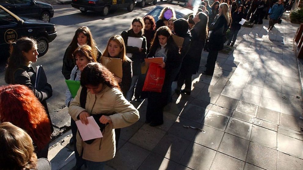 Ante la pérdida del empleo, muchos trabajadores registrados recurren a la Prestación por Desempleo que otorga la Administración Nacional de la Seguridad Social (ANSES)