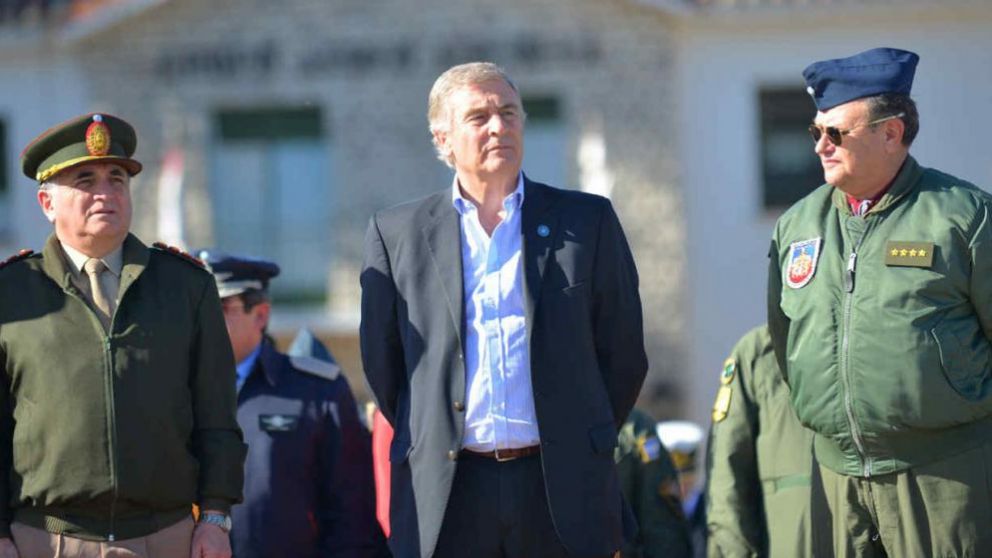 Aguad confirmó que el Ejército actuará como "fuerza disuasiva" contra el narcotráfico y el terrorismo