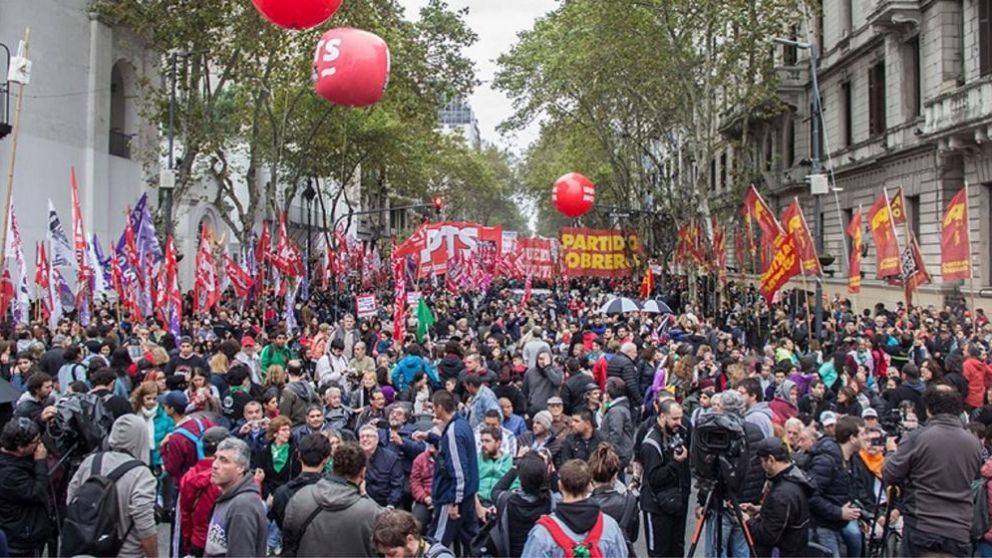 La izquierda se moviliza contra el FMI