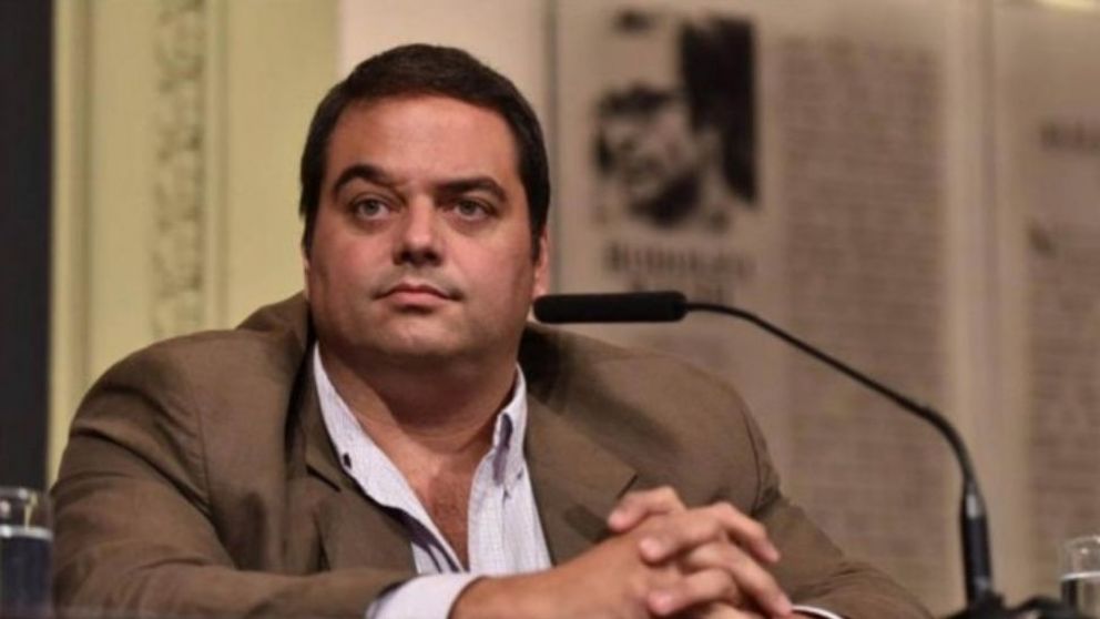 El ministro señaló que Camioneros "tiene que pagar la multa y después recurrirla"