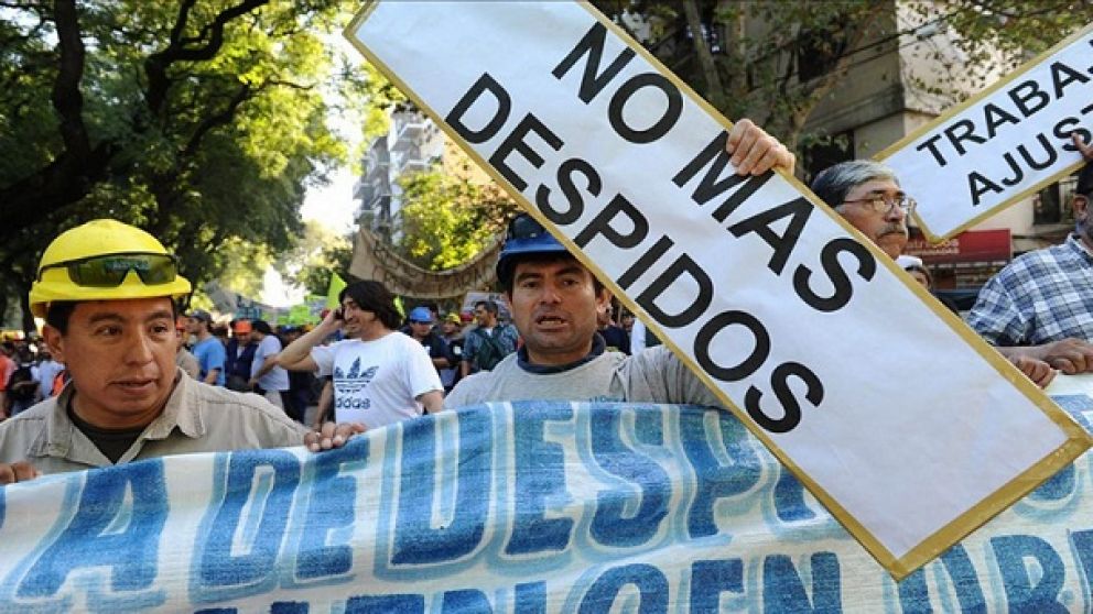 Los despidos y suspensiones, una catarata sin pausa ni final