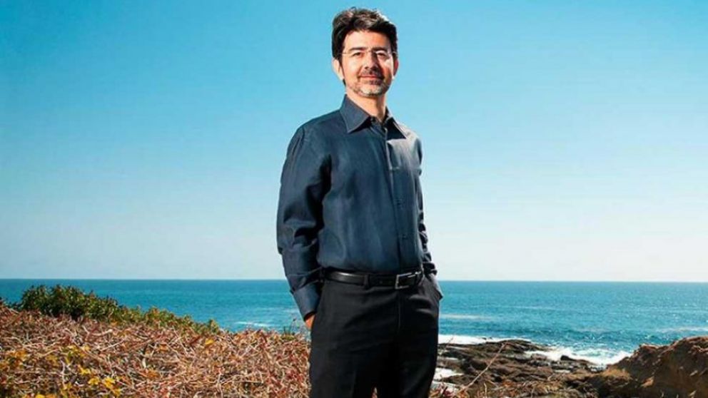 Pierre Omidyar y su esposa Pam crearon la Fundación Omidyar para apoyar a organizaciones sin fines de lucro