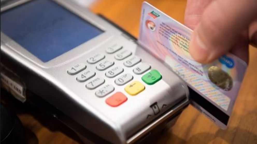 Fuerte desacelaración de préstamos personales, consumo con tarjetas y créditos hipotecarios
