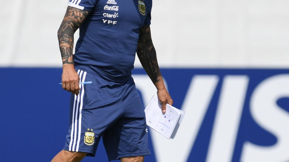 Sampaoli probó a Armani en el arco y a Higuaín en el atraque