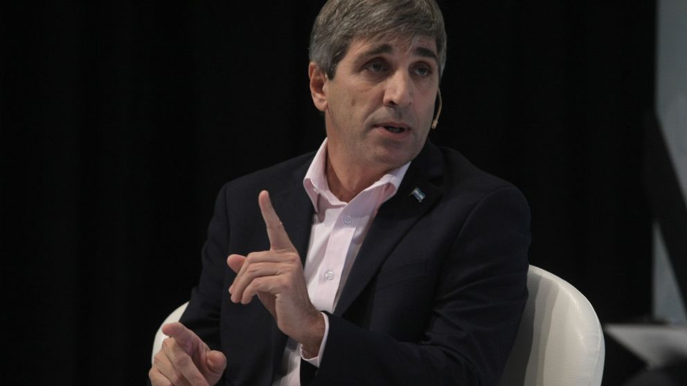 DYN52, BUENOS AIRES 27/06/17, EL MINISTRO DE FINANZAS, LUIS CAPUTO, CERR ESTE MEDIODA LA TERCERA EDICIN DEL FINANCIAL SUMMIT DE LA NACION, QUE SE DESARROLLA EN UN NHOTEL CENTRICO PORTEO.FOTO:DYN/PABLO MOLINA