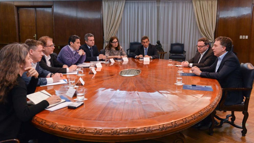El ministro de Hacienda se reunió con asesores de bancos