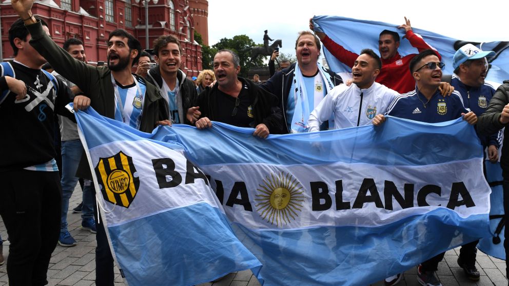 Tlam 11/06/2018 Mosc: A pocos das de comenzar el mundial de ftbol los hinchas argentinos ya palpitan el comienzo en la mtica plaza roja de Mosc, donde realizaron un banderazo en apoyo a la seleccin. Foto: Maximiliano Luna Enviado Especial/ddc