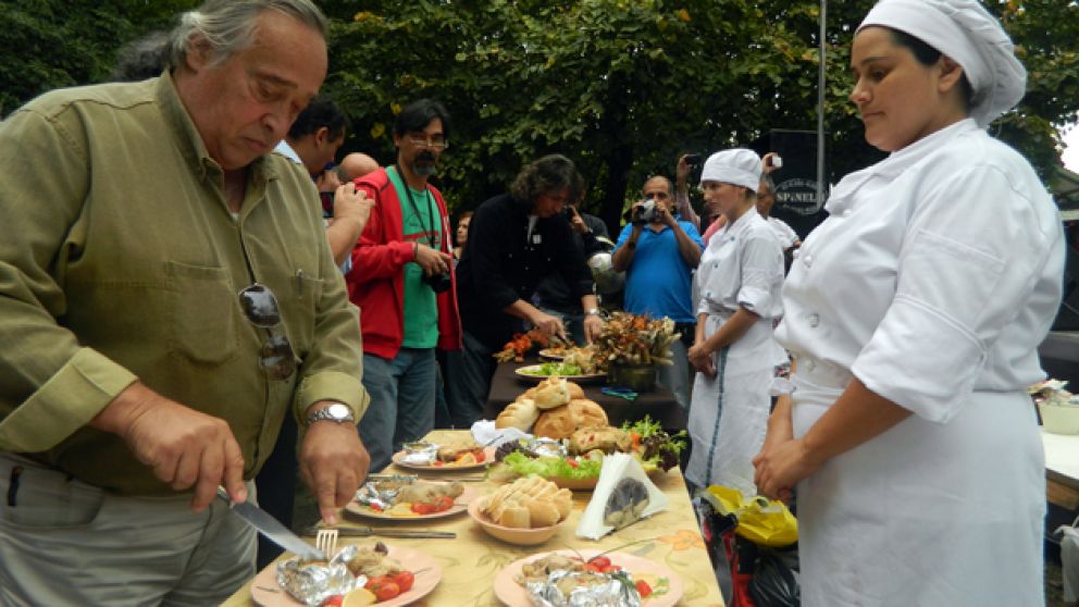 En Escobar eligen al "mejor cocinero del pollo al barro"