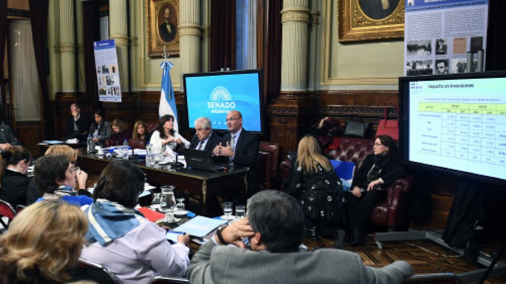 Una semana después de conseguir dictamen, freno a tarifas será ley