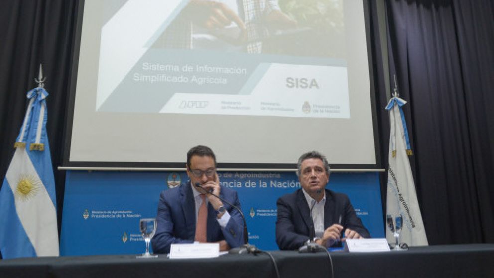 Etchevehere junto al jefe de la AFIP, Leandro Cuccioli