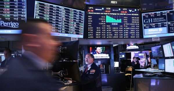 Merval sube 4,4% tras mejora de calificación de Fitch