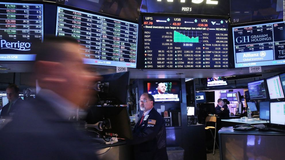 La semana arrancó con viento de frente y el riesgo país se acercó a 600 puntos