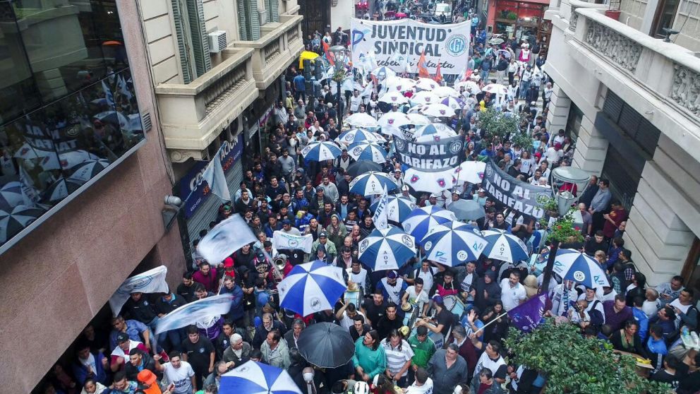 Organizaciones gremiales marchan mañana en contra del tarifazo y de negociaciones con el FMI