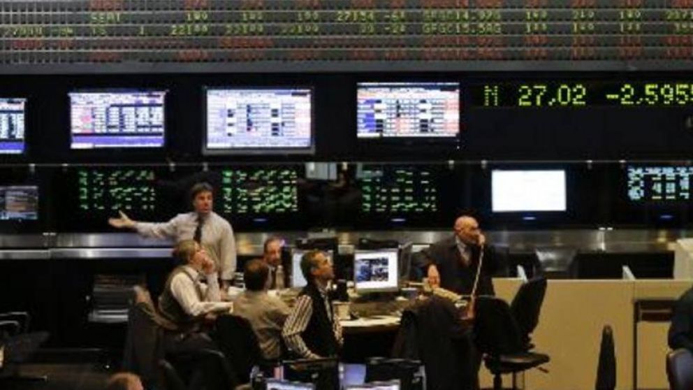 El mercado recibió con cautela el anuncio del REPO: suben los bonos y baja el riesgo país