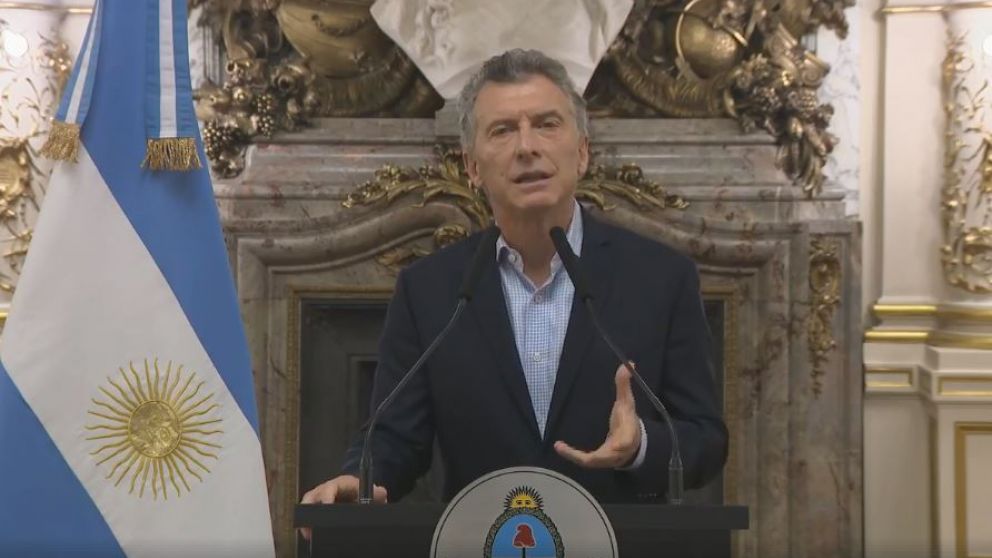 Macri anunció que inició conversaciones con el FMI para obtener una línea de crédito