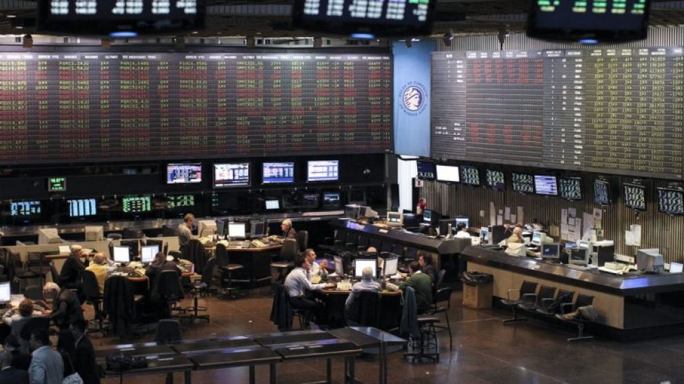 El riesgo país, debajo de los 600 puntos