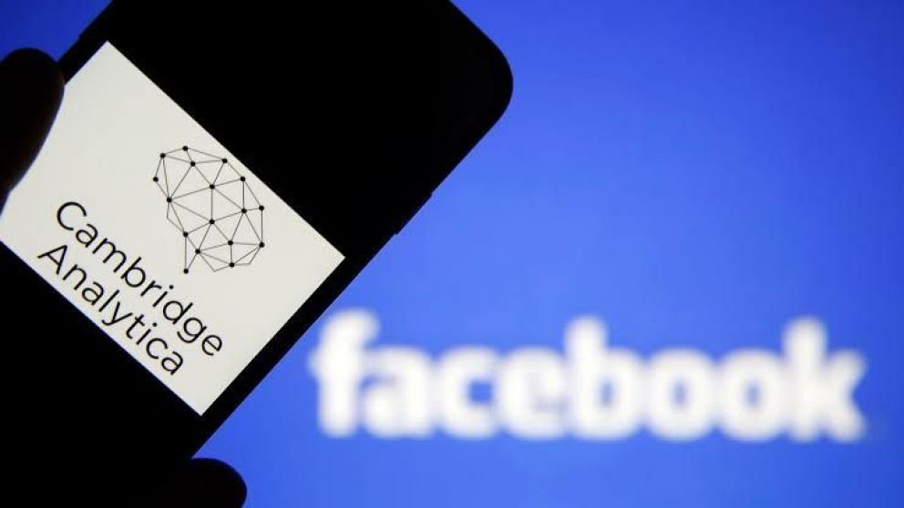 La consultora Cambridge Analytica, protagonista del escándalo de Facebook, cerró sus puertas