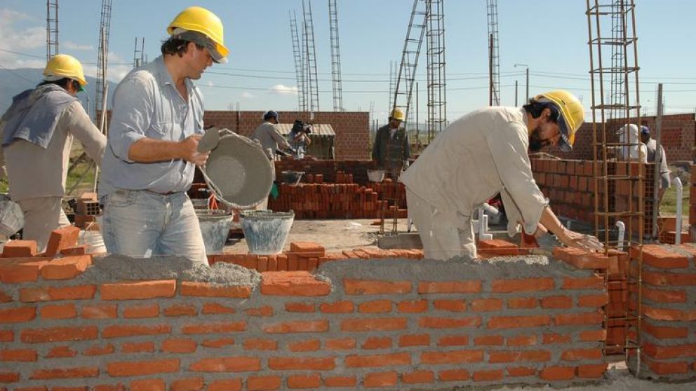 El empleo privado perdió casi 97.000 puestos entre junio y diciembre de 2025
