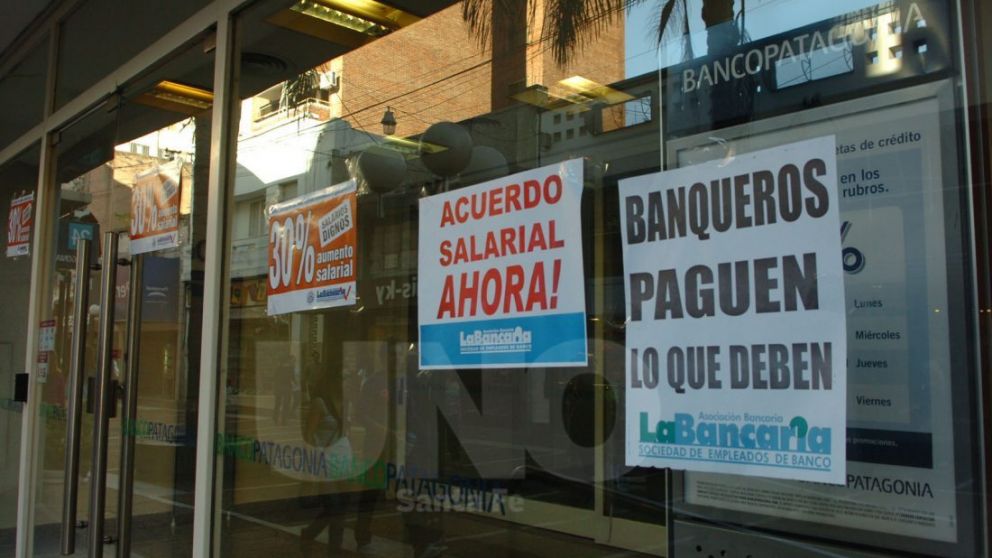 El paro del 13 de mayo afectar� al Banco Central y al Banco Hipotecario