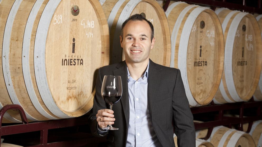 Iniesta es dueño de una bodega en la localidad de Fuentealbilla