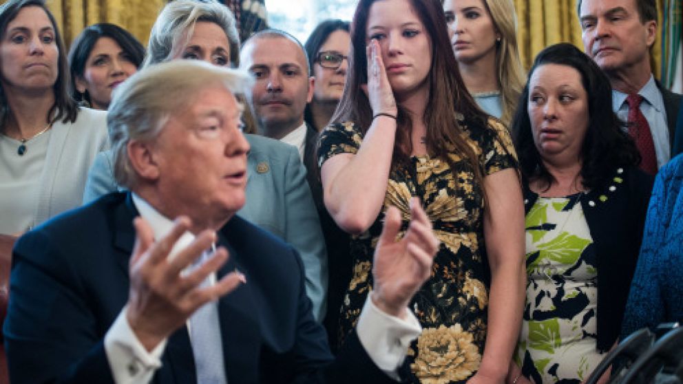 Dondald Trump ayer en un acto, mientras se desliza la crisis