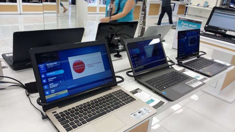 Según el Gobierno, por la quita de aranceles la venta de computadoras creció 47%