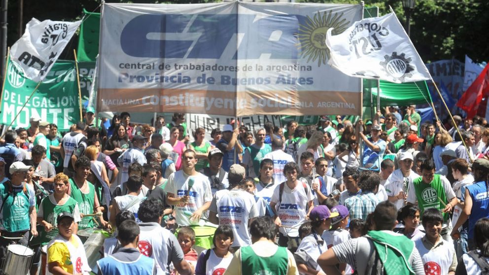 Fisuras internas y miedo a perder la personería, las razones de la fallida unidad de las CTA