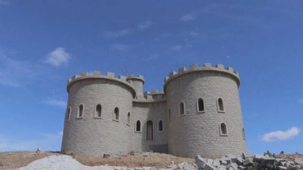 Castillo Keulen que, a diferencia de los otros, es costero y del 1600