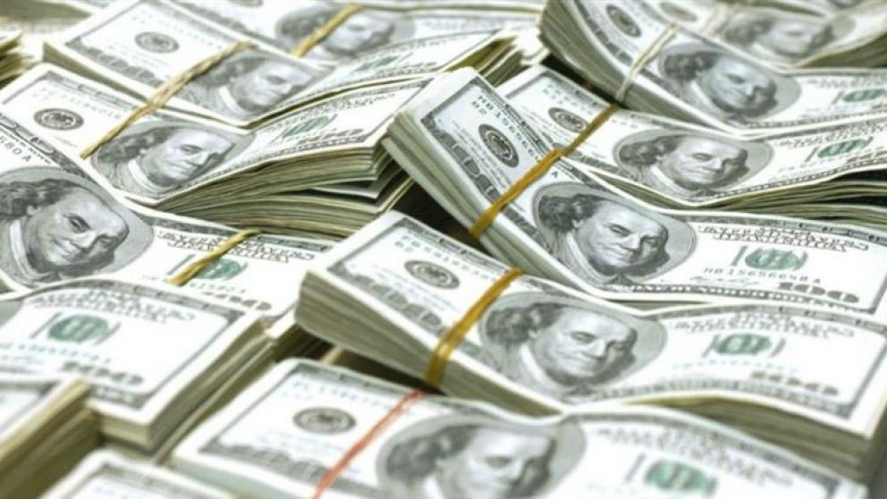 El dólar oficial baja, el blue queda estable y el CCL registra leves subas