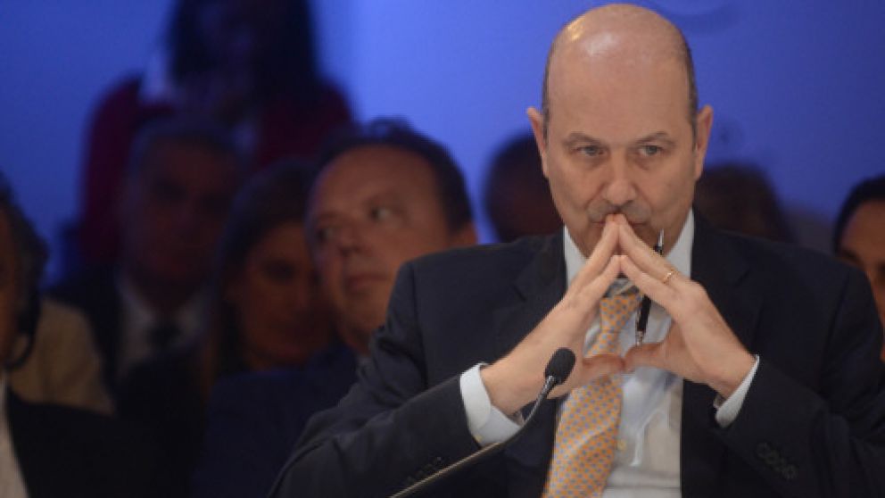 Sturzenegger busca recuperar la credibilidad del mercado