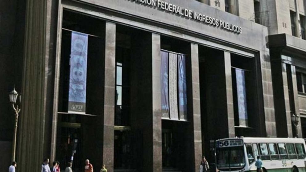 Detienen a siete empleados de la AFIP implicados en el tráfico de información