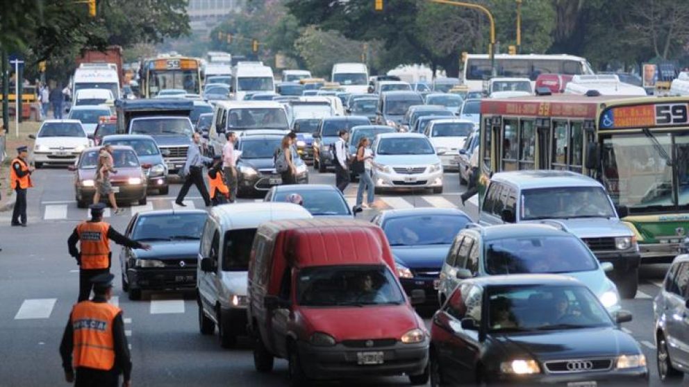 Desde abril, los autos particulares no podr�n circular por el macrocentro porte�o