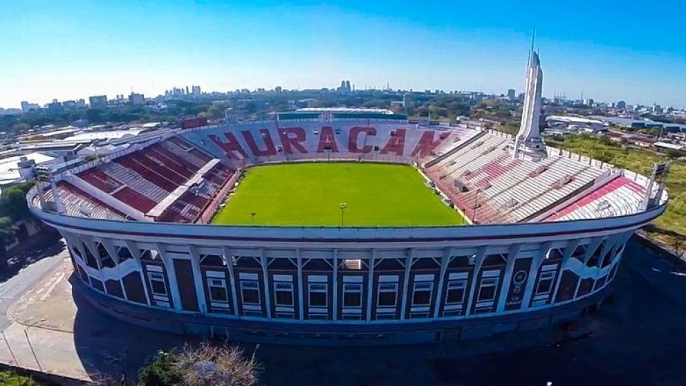 Evacúan el estadio de Huracán por una amenaza de bomba