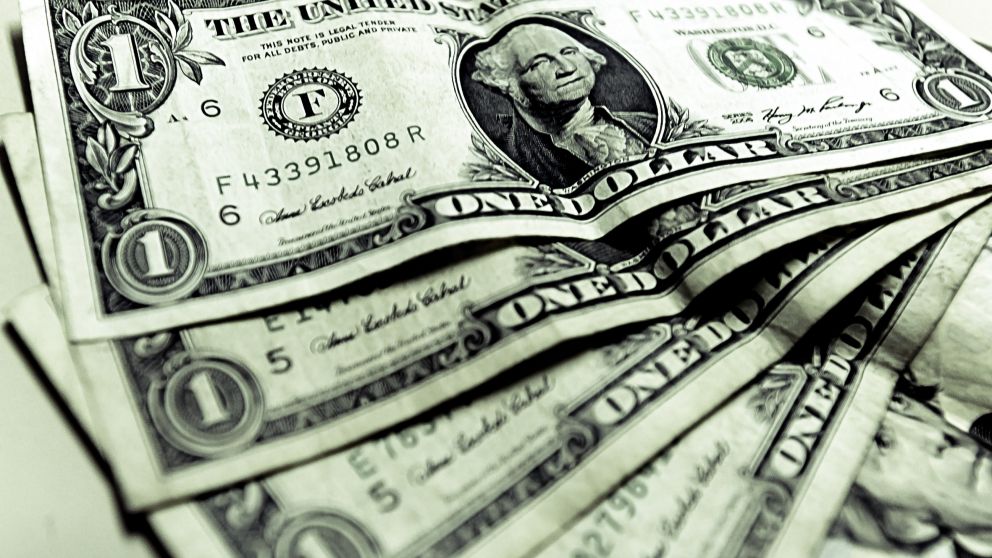 El dólar se aleja del techo de la banda tras una fuerte compra del BCRA