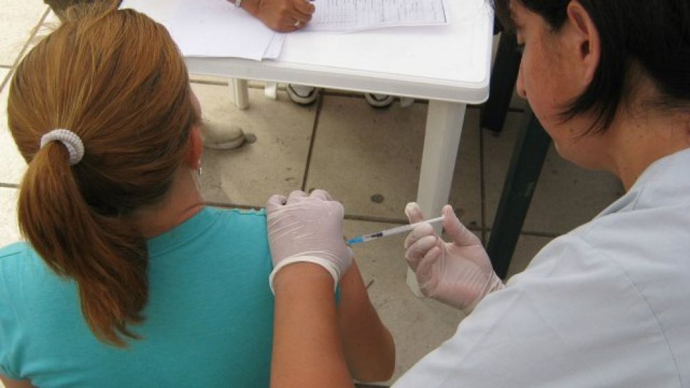 Médicos advierten que la epidemia en Brasil podría expandirse a Argentina