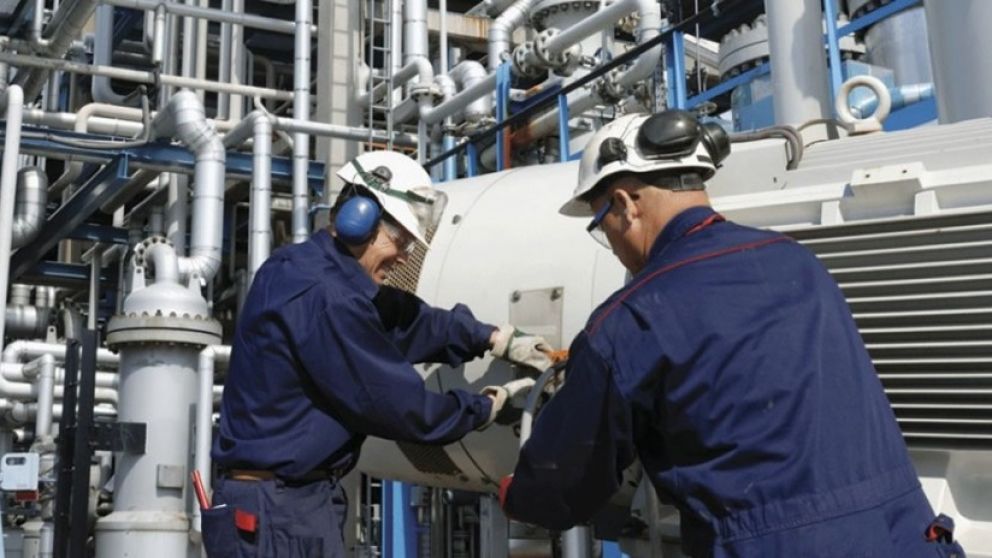 El Gobierno postergó la privatización del GNL y Enarsa seguirá importando gas en 2026 para evitar impacto en tarifas e inflación