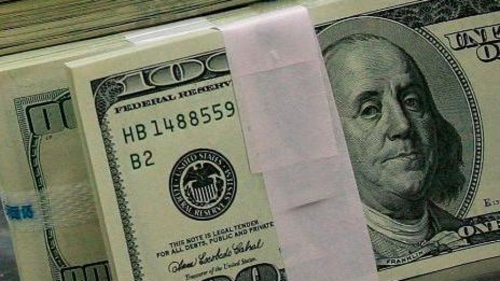 El dólar cotiza por debajo de los $1.400