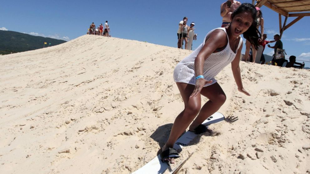 La Puna es un escenario mágico para los adelantados, mientras que en la costa atlántica los veraneantes descubren la diversión