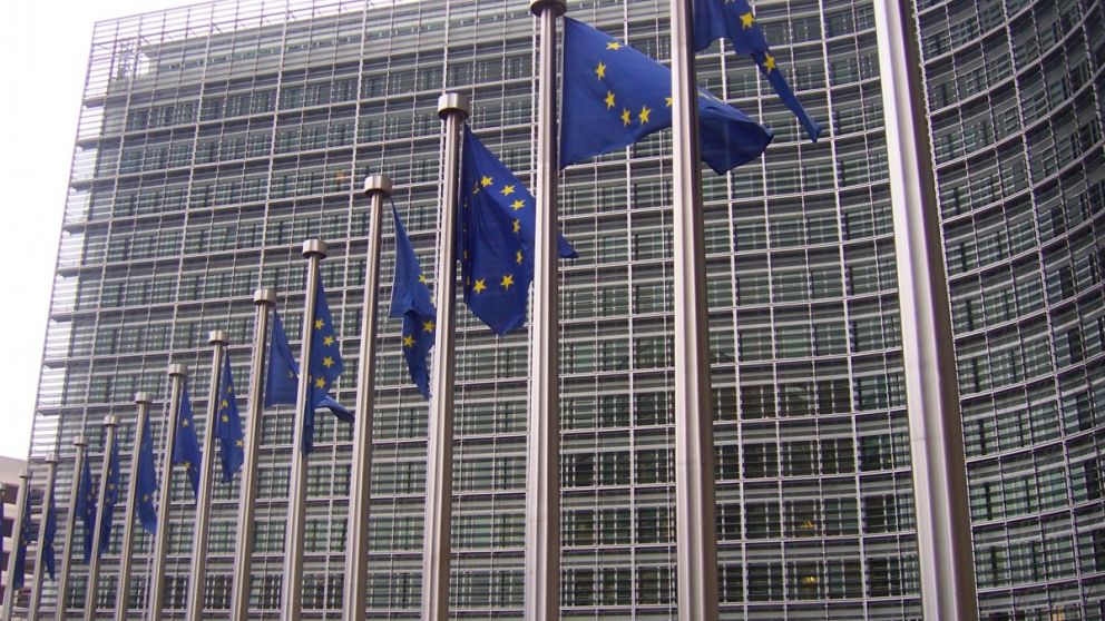 La Uni�n Europea se rearma a partir de prestamos.