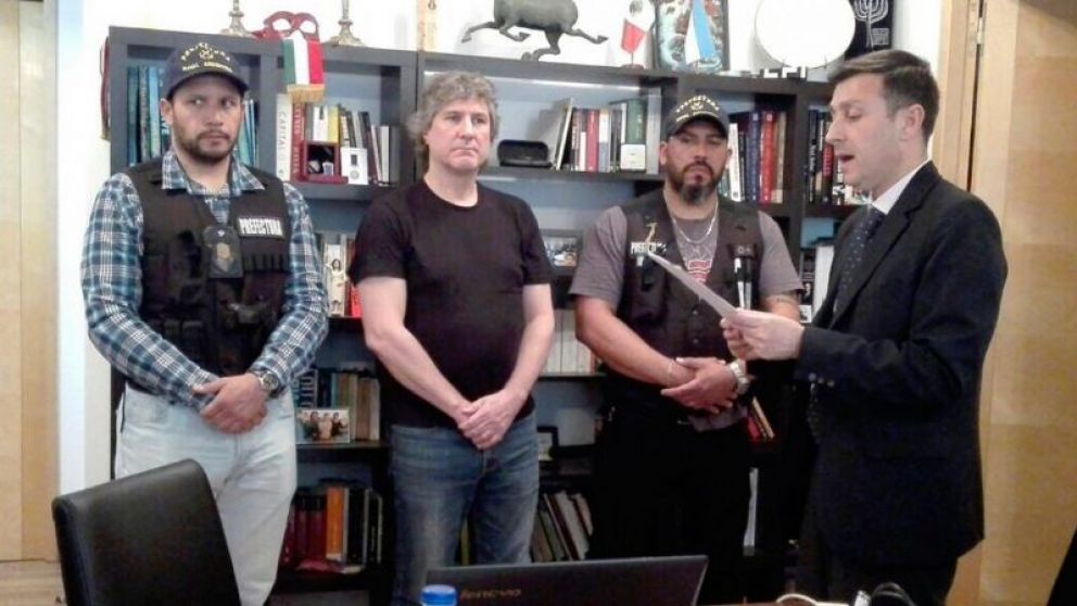 Boudou pidi� ser querellante en la denuncia por las fotos tomadas en su casa detenido