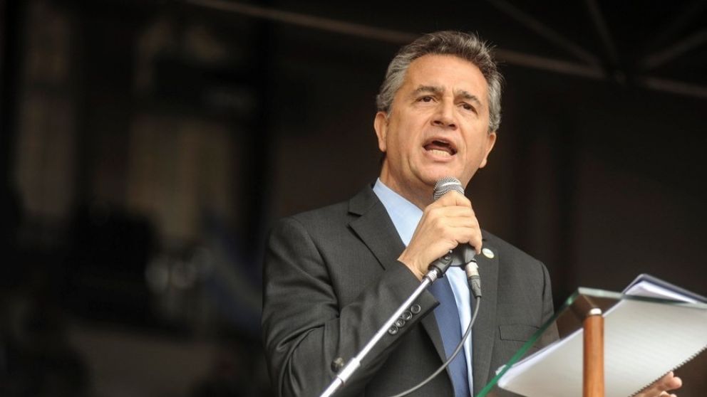 Sin sorpresas, Etchevehere dio a conocer su gabinete en Agroindustria