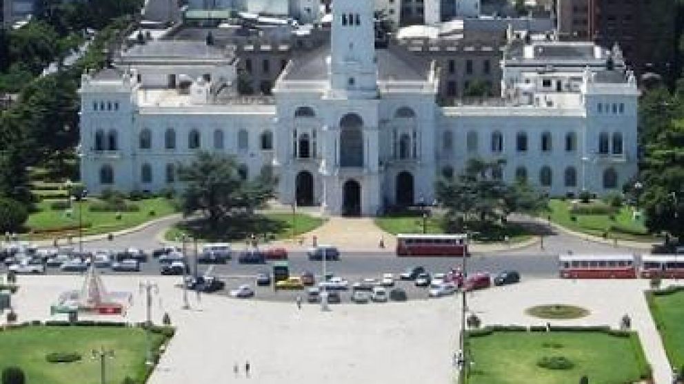 La Plata ahorrará $67 M en salarios por la reducción de cargos políticos