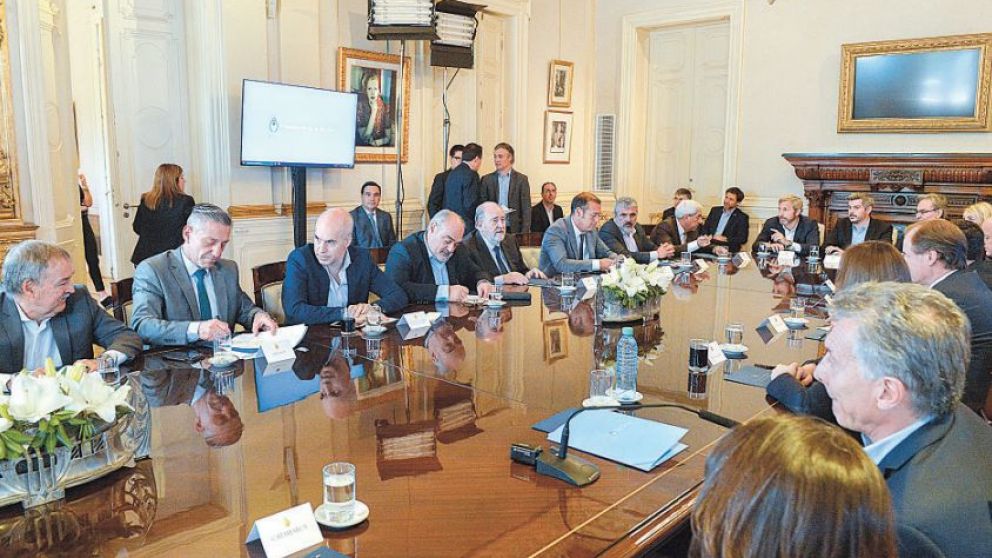 El Gobierno sorteó resistencias y consiguió firmar el Pacto Fiscal con las provincias
