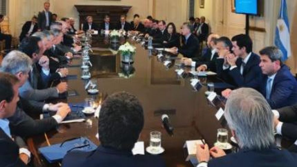 Gobernadores aceptaron $125.000 M para levantar juicios y bajar Ingresos Brutos