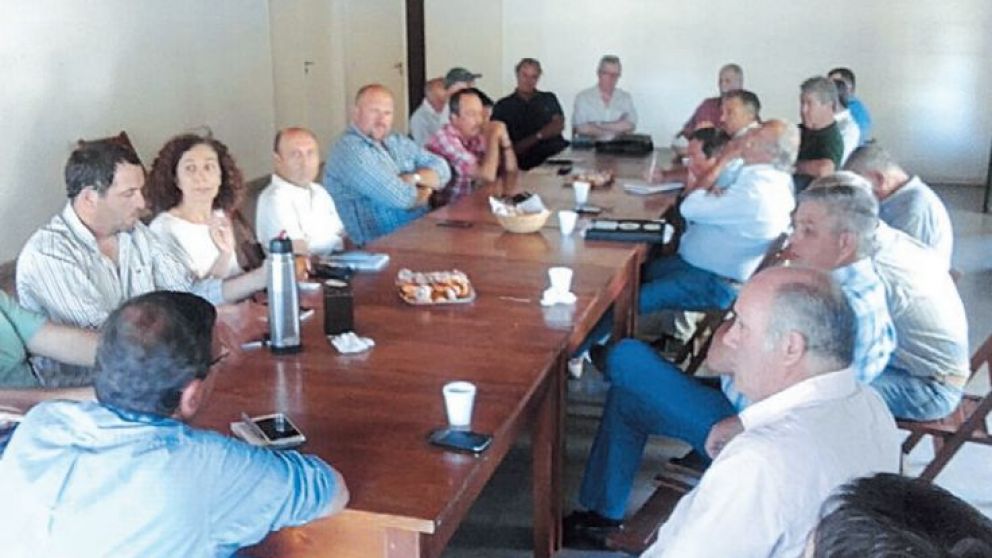 Productores de Chascomús y Pergamino, ayer, en asamblea