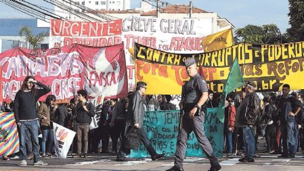 Gremios brasileños llaman a otro paro general contra el plan de reformas de Temer
