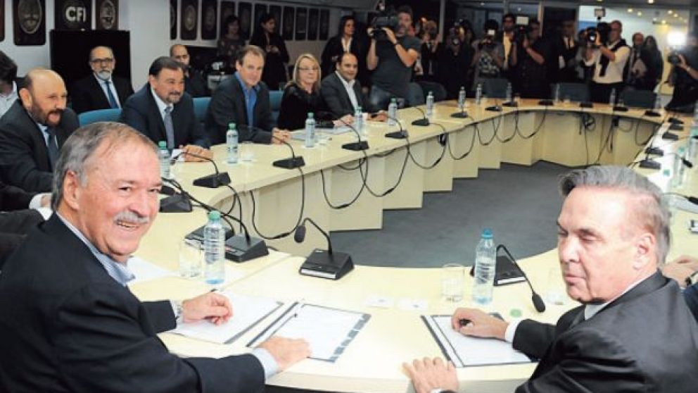 Gobernadores definieron reclamar ante Macri por obra pública y giro de fondos