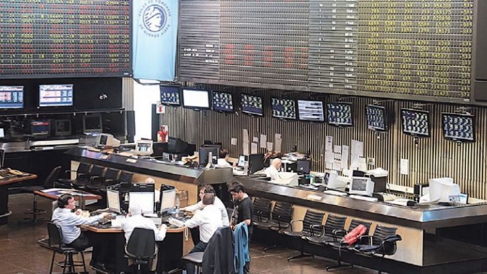 Esperan festejo en la Bolsa porteña y caída del dólar tras triunfo de Cambiemos